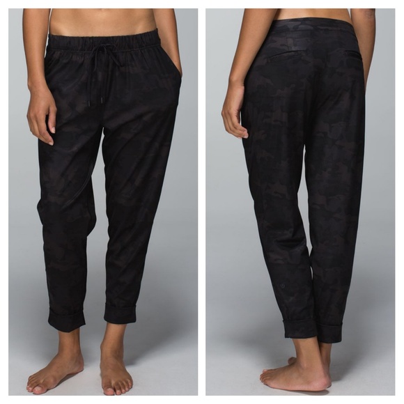 lululemon athletica Pants - Lululemon Jet Crop in Savasana Camo